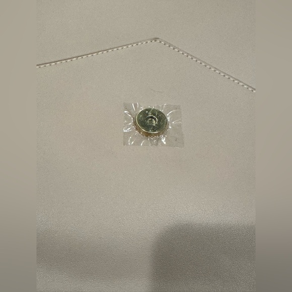 Coco & Kiwi Envelope Purse with crossbody and wristlet strap. NWT blush color - Picture 4 of 7